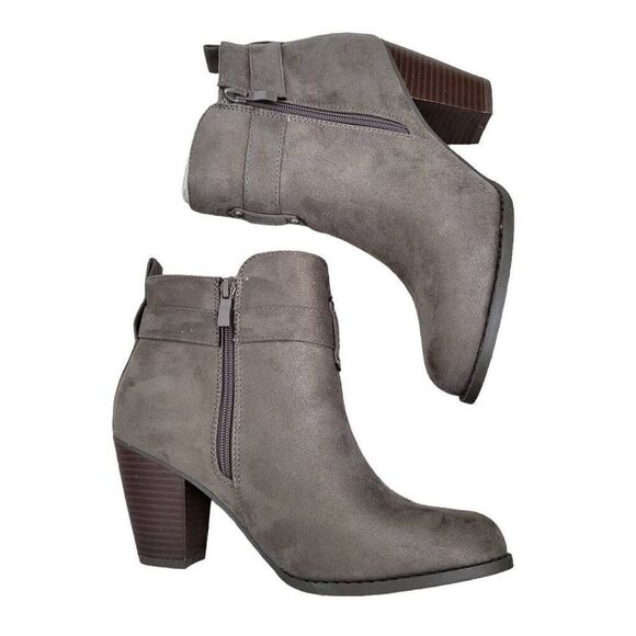 New Torrid Faux Suede Buckle Taupe Ankle Boot Size 10W - Picture 9 of 14